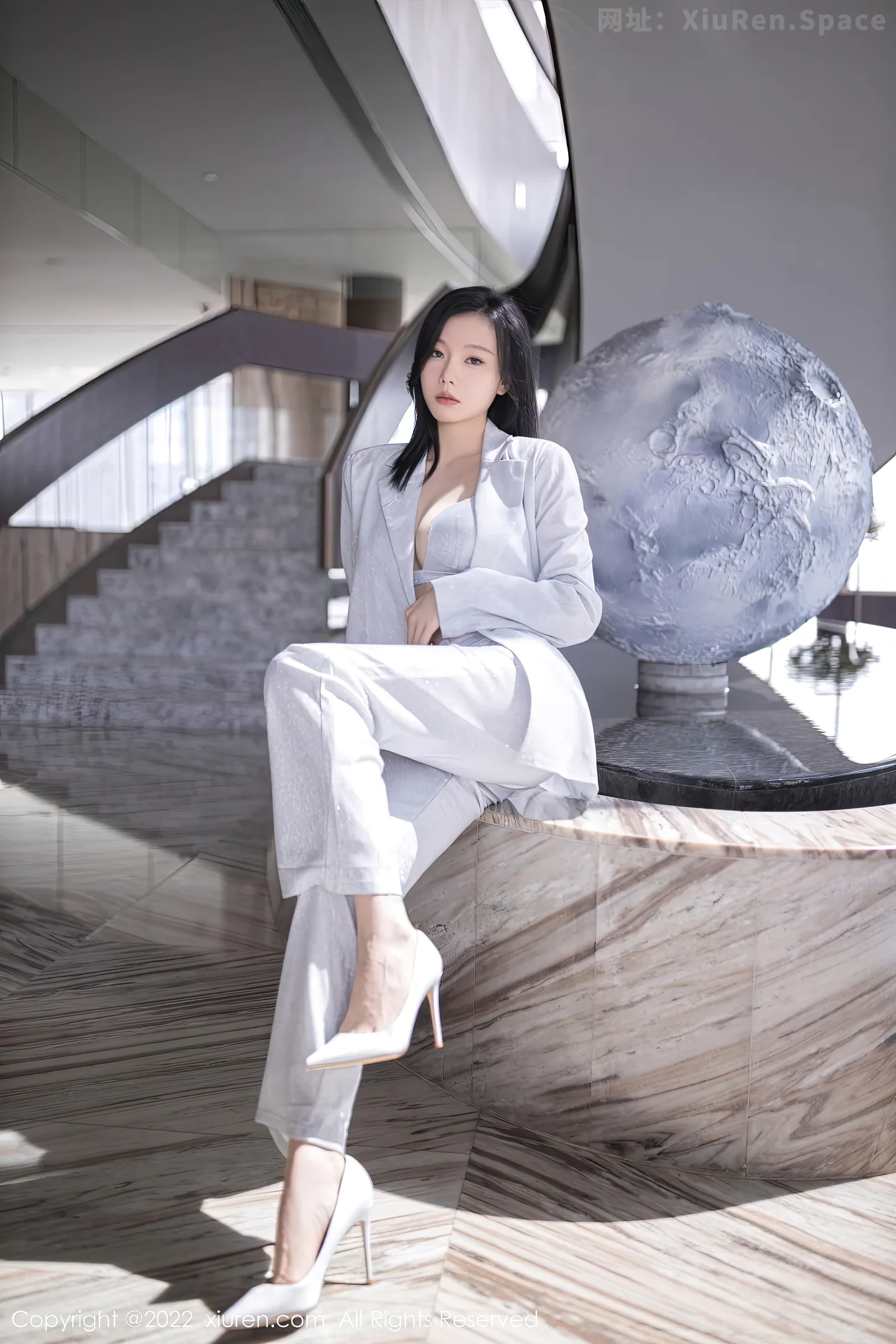 图片[4]-[XiuRen秀人网] VOL.5859 模特安然anran脱银色西服露性感银色内衣秀完美身材诱惑写真76P-秀人网官方网站